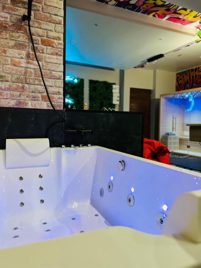 Capsule Street Art - Sauna- Jacuzzi - Playstation 5 - Billard - Netflix - Home Cinema - Terrasse Douai Esterno foto