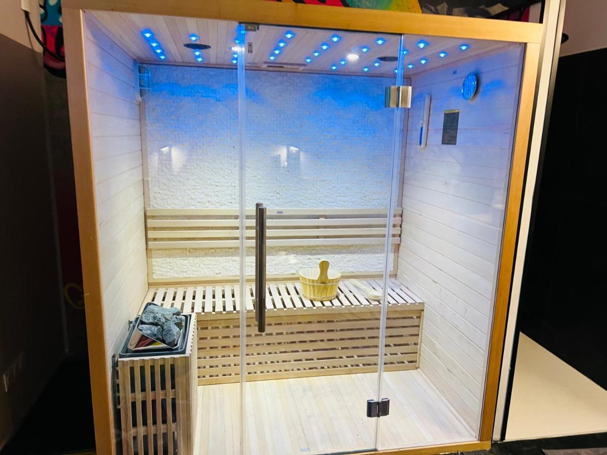 Capsule Street Art - Sauna- Jacuzzi - Playstation 5 - Billard - Netflix - Home Cinema - Terrasse Douai Esterno foto