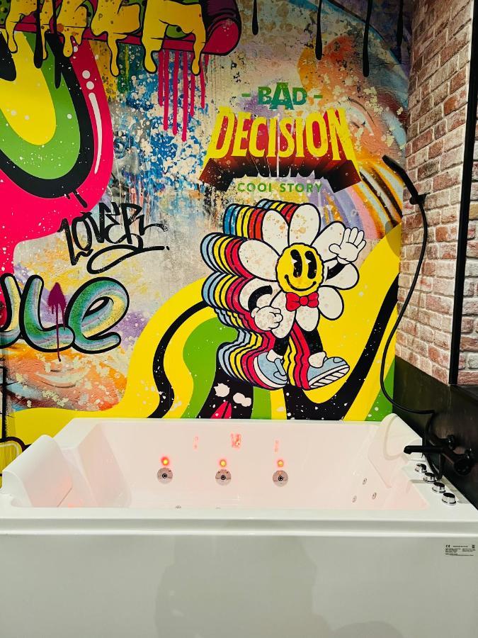 Capsule Street Art - Sauna- Jacuzzi - Playstation 5 - Billard - Netflix - Home Cinema - Terrasse Douai Esterno foto