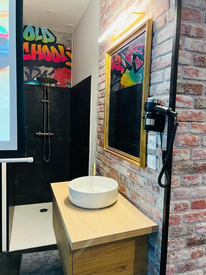 Capsule Street Art - Sauna- Jacuzzi - Playstation 5 - Billard - Netflix - Home Cinema - Terrasse Douai Esterno foto