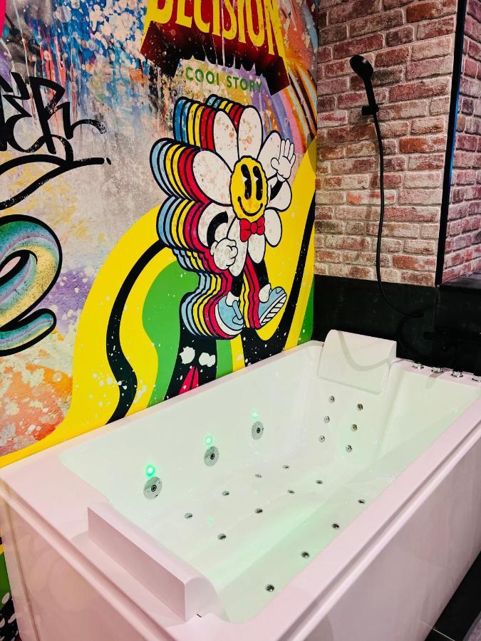 Capsule Street Art - Sauna- Jacuzzi - Playstation 5 - Billard - Netflix - Home Cinema - Terrasse Douai Esterno foto